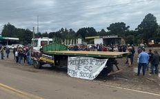 Produtores de leite de SC protestam em rodovia e cobram socorro do governo