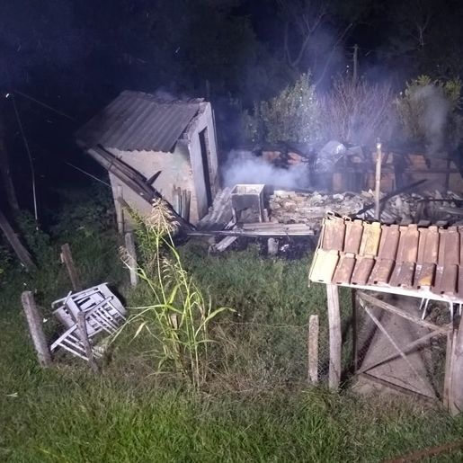 Residência é destruída por incêndio em Princesa