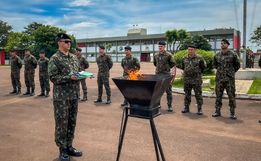 14º RCMec celebra o Dia da Bandeira com homenagens e cerimônia solene