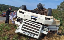 Argentino morre ao capotar caminhão na BR-280