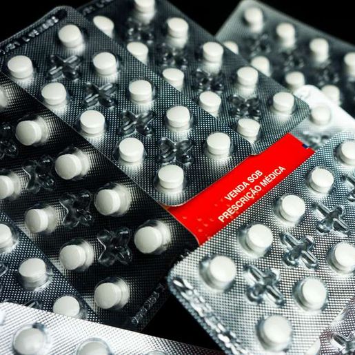 Conselho Federal de Medicina permite cloroquina contra casos leves da COVID-19