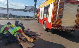 Motociclista fica ferida em acidente no centro de São Miguel do Oeste