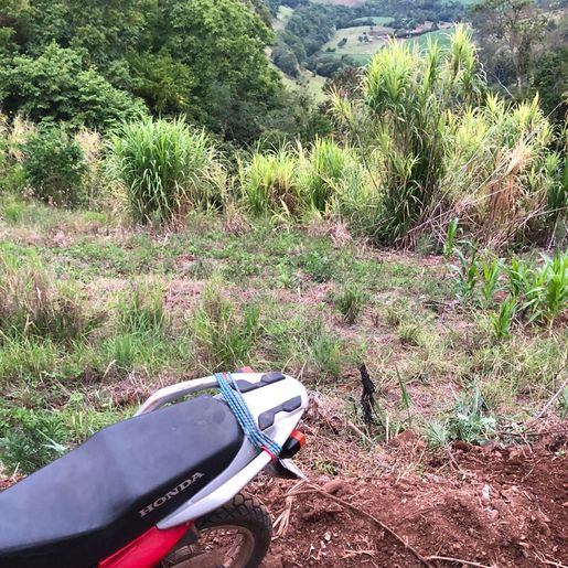 Motociclista sofre escoriações em queda no interior