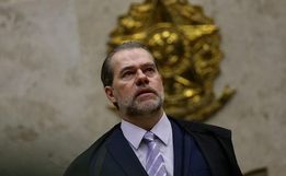 Presidente do STF, está internado com sintomas de coronavírus após cirurgia