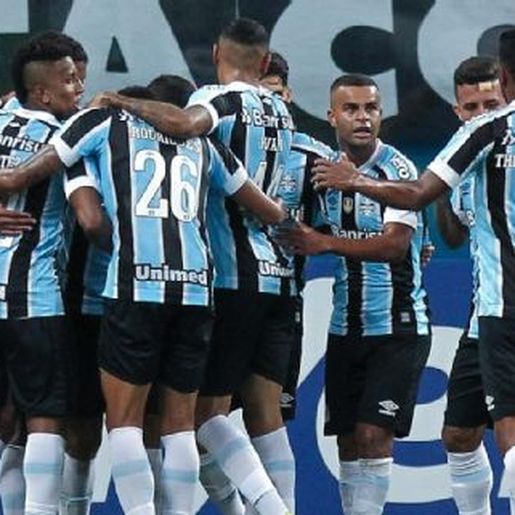 Grêmio vence a 1ª sem Renato, supera Inter e assume liderança no Gaúcho