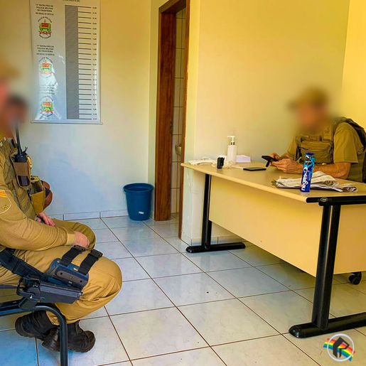 Condutor embriagado, foge da PM, se envolve em acidente e é preso escondido em milharal 