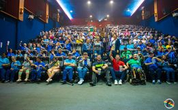 Alunos da APAE de SMOeste participam de Sessão Especial no Cine Peperi