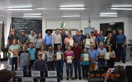 Famílias recebem títulos de propriedade em Anchieta 