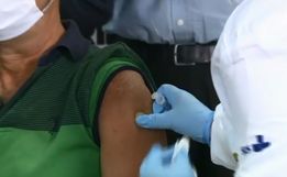 Enfermeiro é primeiro vacinado contra a Covid-19 em SC