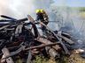 Vídeo: Incêndio destrói galpão e implementos e mata bovino no interior de Tunápolis