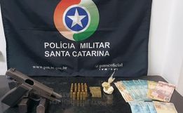 Homem é preso por tráfico internacional de drogas e de arma