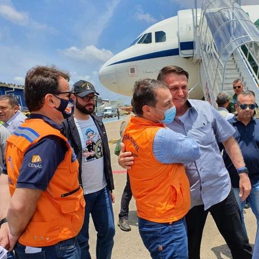 Bolsonaro e Moisés sobrevoam áreas atingidas na tragédia em SC