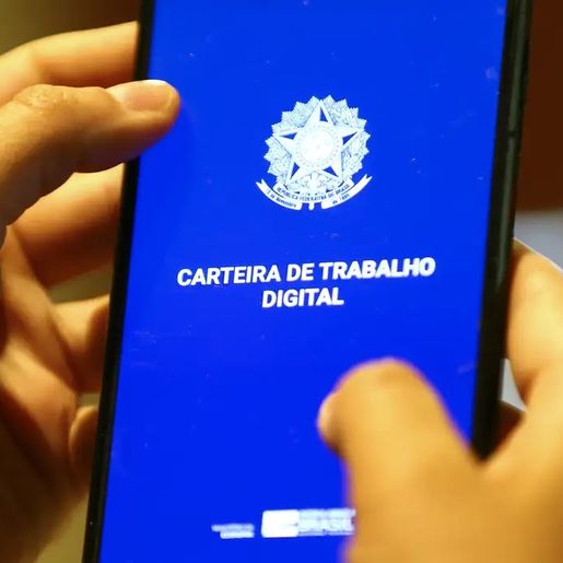 Taxa de desemprego no trimestre encerrado em novembro cai para 7,5%