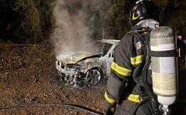 Incêndio destrói carro no interior de São Miguel do Oeste