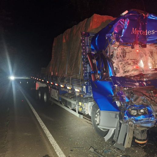 Caminhões colidem na SC-157 em Quilombo