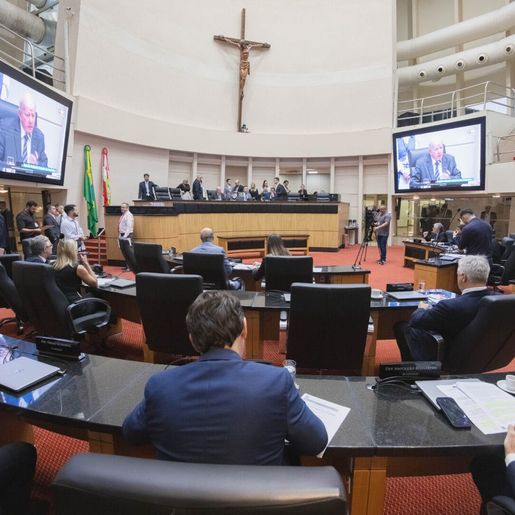 Governo Lula reage a fim de cotas raciais em universidades de SC