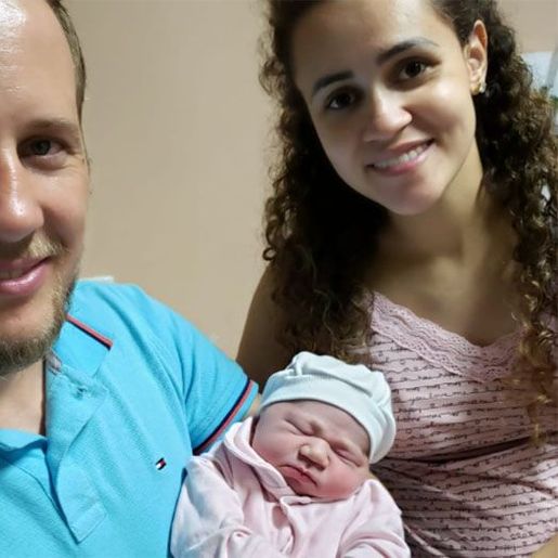 Bebê nasce a caminho do hospital em parto feito pelo pai