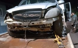 Motorista relata momento dramático ao atravessar ponte submersa e ter veículo levado pela água 