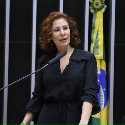 Moraes manda AGU tomar providências sobre extradição de Carla Zambelli