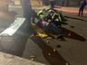 VÍDEO: Casal fica ferido após colisão entre carro e moto em SMOeste