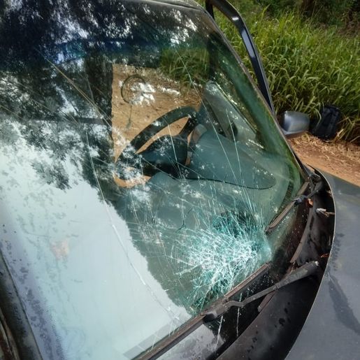 Colisão entre carro e moto deixa mulher ferida em Palma Sola
