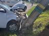 Veículo com quatro pessoas colide em poste na BR 163