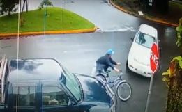 VÍDEO: Ciclista escapa de atropelamento por motorista embriagado em SC