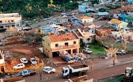 Paraná sanciona lei que prevê auxílio de até R$ 50 mil para famílias afetadas por tornado