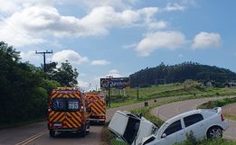 Colisão frontal na BR-163 deixa cinco feridos em Guarujá do Sul