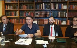 Bolsonaro analisa três nomes e prevê evangélico para STF