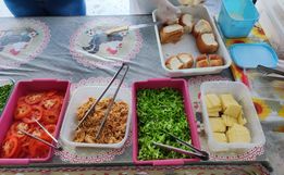 Crianças recebem alimentação saudável com tema de história em Cedro