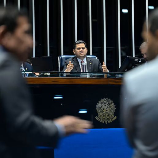 Governo pode judicializar derrubada do decreto do IOF após revés no Congresso 