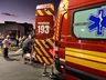 Colisão entre carro e moto deixa dois feridos no centro de SMO