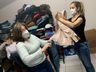 Lions Clube Universidade e entidades arrecadam mais de três mil peças de roupas