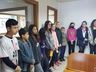Alunos conhecem produção textual de notícias em visita à Rádio Oeste