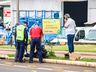 Acidente entre carro e moto deixa casal ferido na Waldemar Rangrab