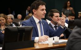 Avança na CCJ projeto que prevê quatro deputados federais a mais para SC