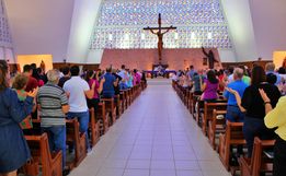 FOTOS: Celebração de Finados reúne cerca de mil pessoas em SMOeste