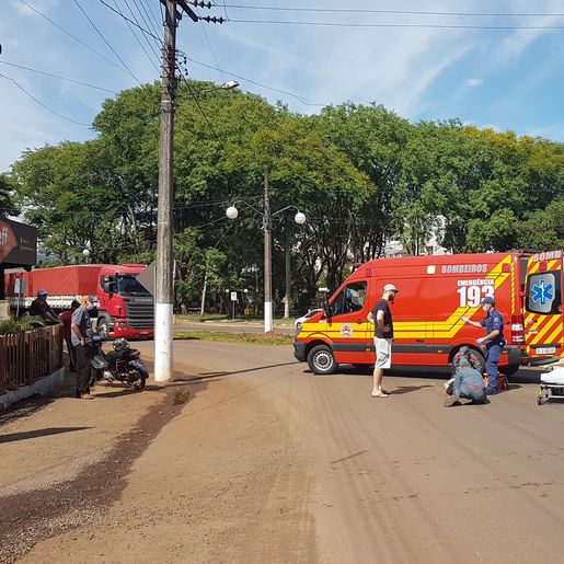 Mulher fica ferida em queda de moto em Itapiranga 