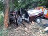 Carro fica destruído após colisão contra árvore na SC-305, em Guaraciaba