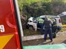 Condutor desvia de animal, sai da pista e se choca em pedras na BR-282