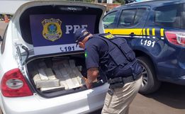 PRF apreende 127 kg de maconha na BR 282 em Maravilha