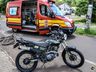 VÍDEO: Ciclista alcoolizado não consegue parar e colide em moto