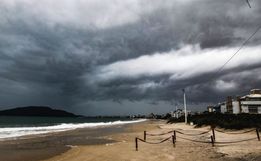 Sol e pancadas de chuva: ciclone extratropical deixa o tempo instável no fim de semana em SC