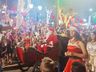 Grande público acompanha o acionamento das luzes de Natal na praça de São João do Oeste