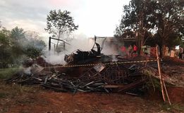 Incêndio destrói casa no centro de Romelândia