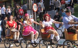 12ª Deutsche Woche: Bierwagen leva chopp e alegria pelas ruas de SJO