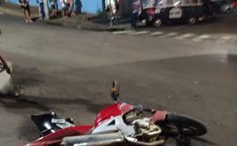Colisão entre carro e moto deixa motociclista ferido em Anchieta 