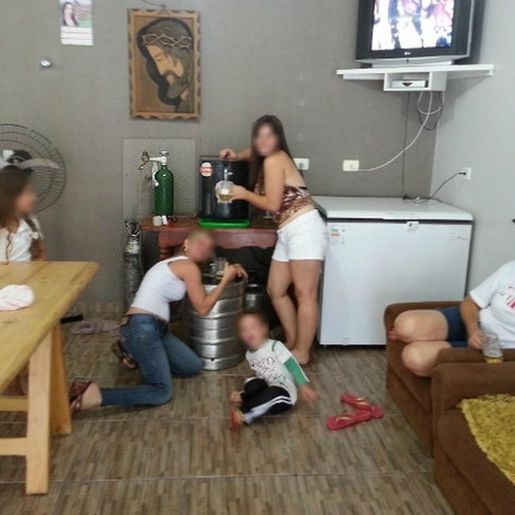 Família de mulher que morreu após prefeito usar oxigênio para bombear chope será indenizada