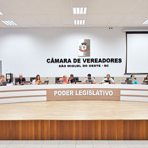  Vereadores de São Miguel do Oeste aprovam Orçamento de 2024 e revisão do Plano Plurianual